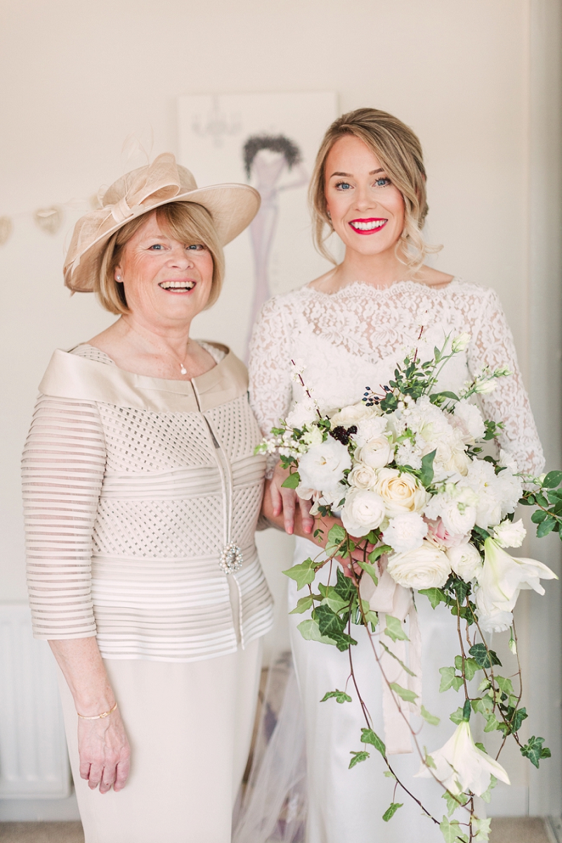 mother and daughter wedding day